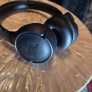 JBL Black On-Ear Wireless Headphones with Cushioned Ear Cups